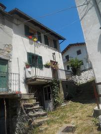 Casa indipendente a Frassi, in Alta Val Trebbia