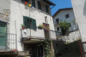 Casa indipendente a Frassi, in Alta Val Trebbia