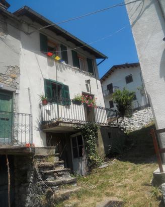 Casa indipendente a Frassi, in Alta Val Trebbia
