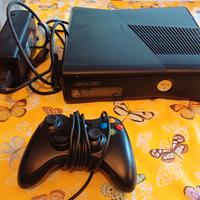 XBOX 360 + 1 joystick + 32 giochi -STOCK-