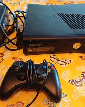 XBOX 360 + 1 joystick + 32 giochi -STOCK-