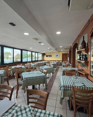 Attività / Licenza di 300 m² con 1 locale a Ozzano