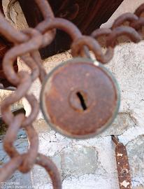 Catena con lucchetto vintage da collezione.