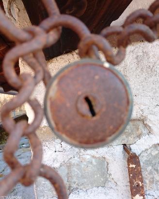 Catena con lucchetto vintage da collezione.