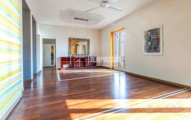 TRILOCALE CON BALCONE