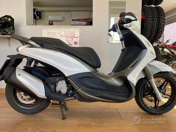 Piaggio Beverly 350 SportTouring ie