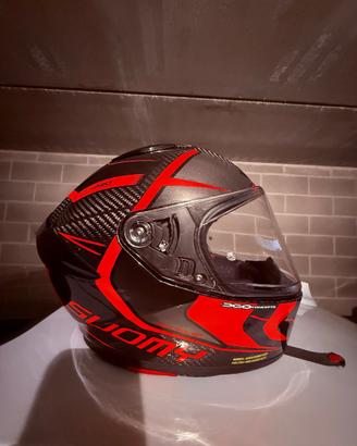 Casco suomy