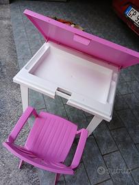 banchetto da disegno con porta fogli e matite