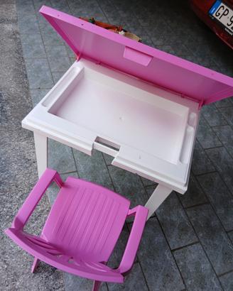 banchetto da disegno con porta fogli e matite