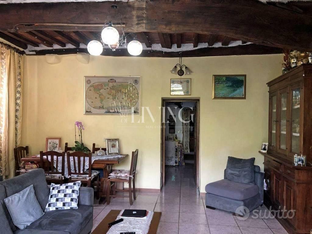 Rustico / Casale di 230 m² con più di 5 locali e b - Altro
