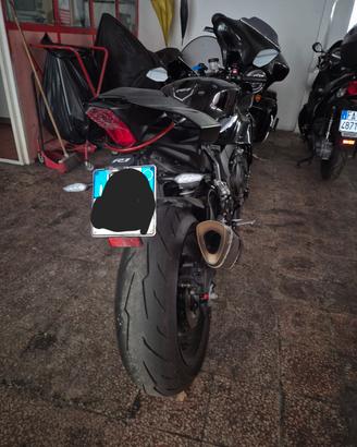 yamaha R1 2021
