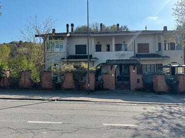 Trilocale con camino e giardino a Pellegrino Parme
