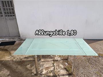 Tavolo di vetro allungabile 