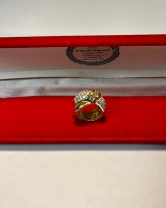 Anello oro giallo con diamanti