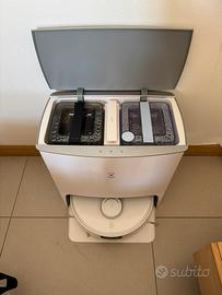 Robot deeboot apira e lava pavimenti