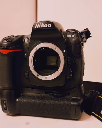Nikon D300 -battery grip- 75/k scatti