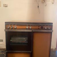 Cucina anni 70/‘80 con 4 fuochi