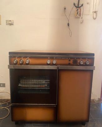 Cucina anni 70/‘80 con 4 fuochi