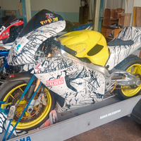 Aprilia rsv 1000 (2001 factory)
