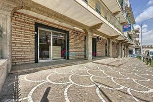 Immobile di 400 m² con 3 locali a Nola