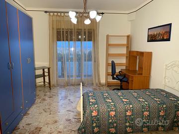 Camere singole arredate per studentesse