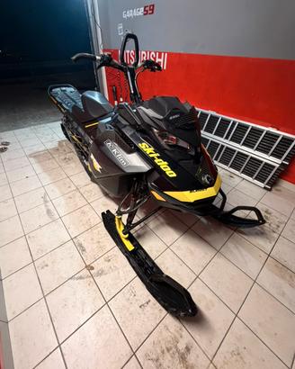 Ski Doo Summit 850