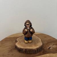 Pastore con zainetto blu presepe classico Thun
