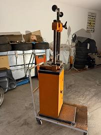 Attrezzo per controllo motorini di avviamento