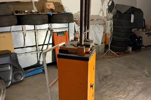 Attrezzo per controllo motorini di avviamento