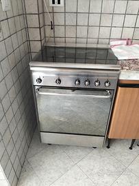 Cucina a gas con forno elettrico