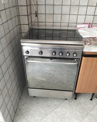 Cucina a gas con forno elettrico
