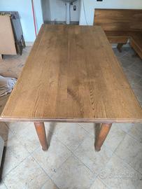 Tavolo in legno massello