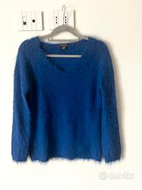 Maglione peloso blu elettrico