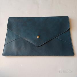 Borsa pochette a busta in vera pelle blu petrolio 