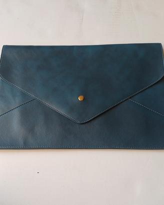 Borsa pochette a busta in vera pelle blu petrolio 