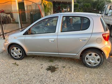 Toyota yaris 1.200 benzina