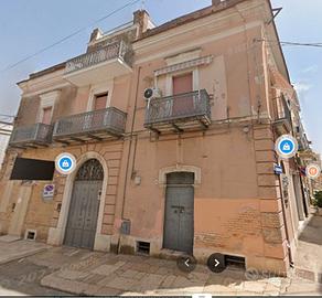 Palazzo d'epoca luminoso in pieno centro