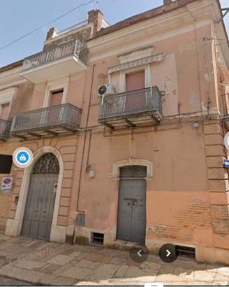 Palazzo in pieno centro con terrazze panoramiche