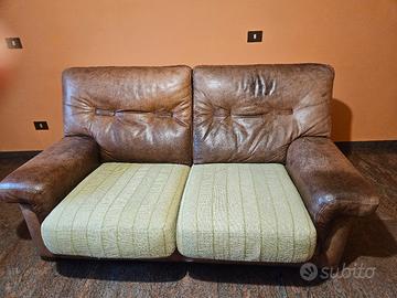  N.2 divani in  pelle 