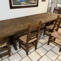 Tavolo rustico e sedie in legno massello