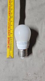 Lotto 2 Lampadine LED E27 Faretto e Sfera Compatta