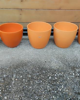 Vasi colorati per fiori 