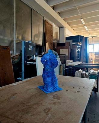 scultura in metallo