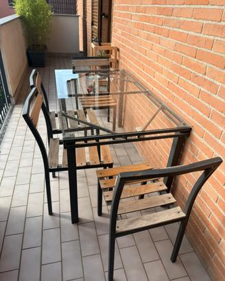 Tavolo da esterno con sedie