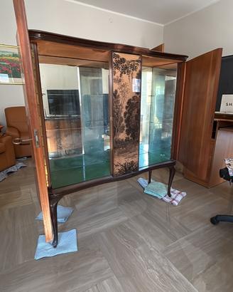 Credenza stile antico di legno e vetro con pannell