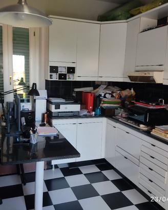 Cucina componibile con penisola