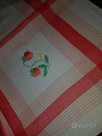 Tovaglia e tovaglioli ricamati