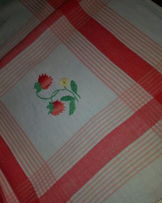 Tovaglia e tovaglioli ricamati