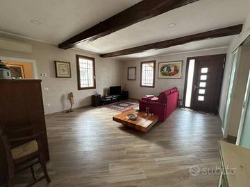 Appartamento di 299 m² con più di 5 locali e posto
