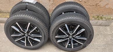 4 pneumatici invernali Yokohama con cerchi in lega